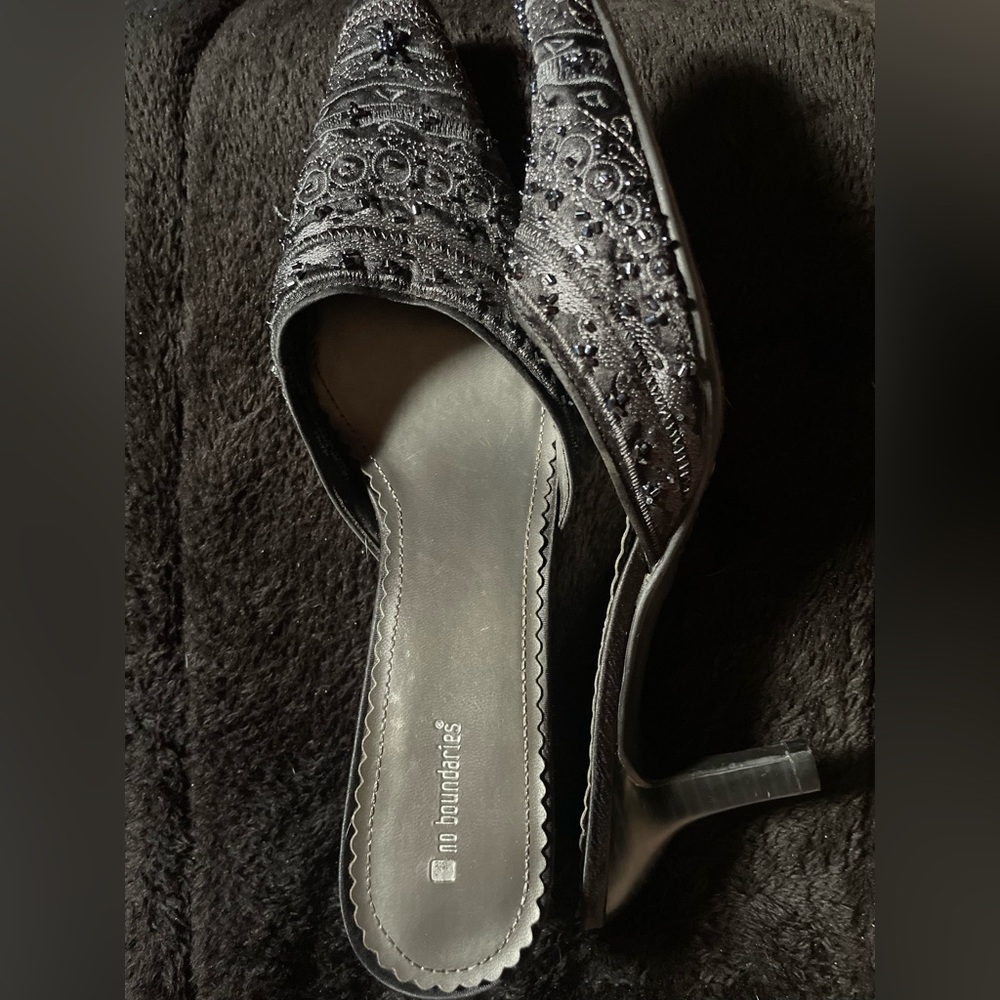 Vintage Y2K beaded No Boundaries Black Kitten Heeled Shoes